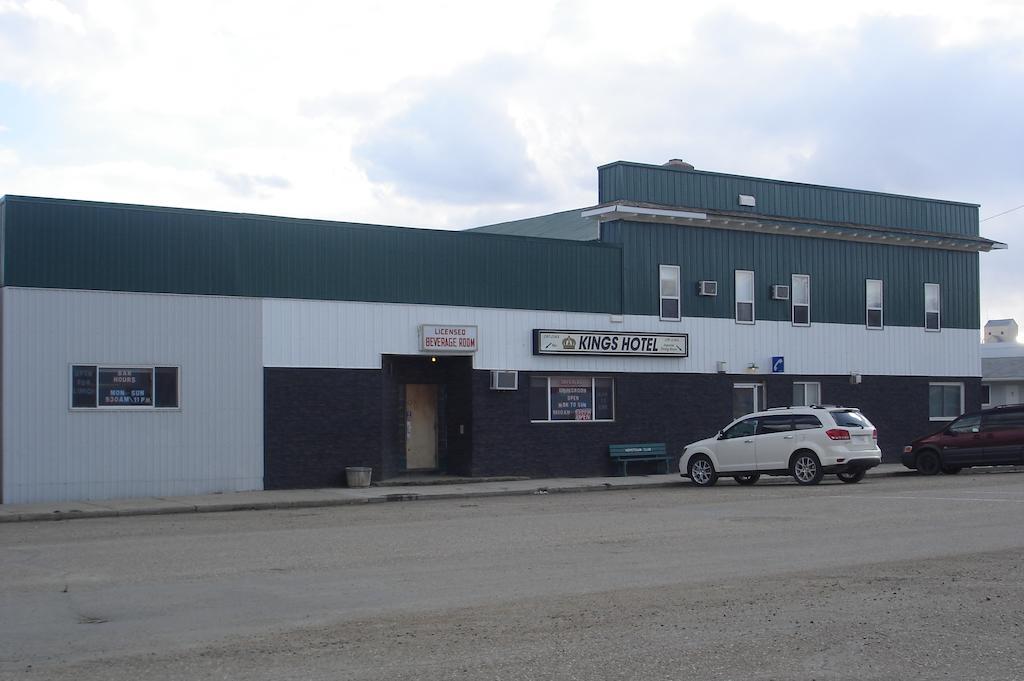 King'S Hotel & Motel By Elevate Rooms Shaunavon Exterior photo
