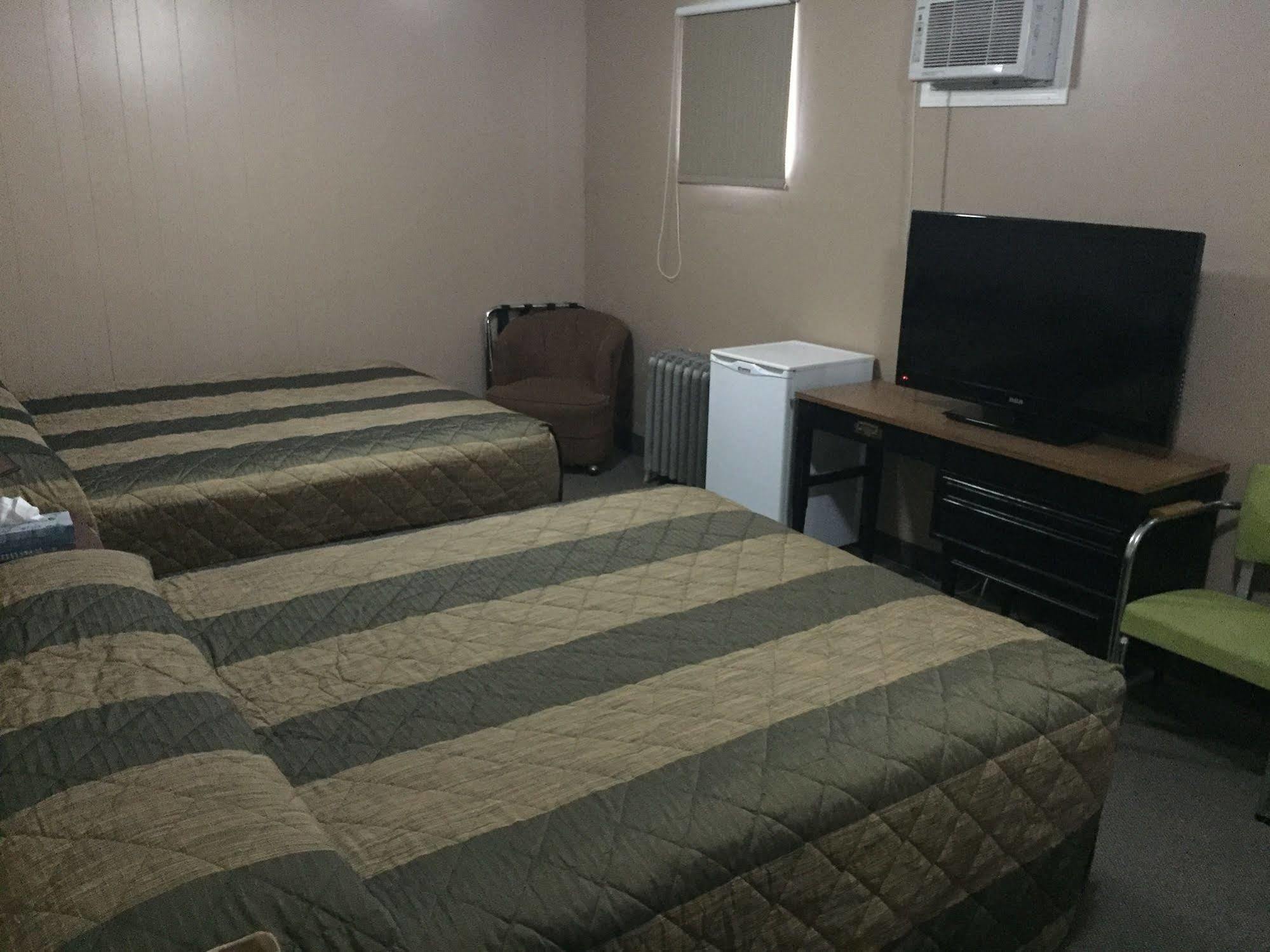 King'S Hotel & Motel By Elevate Rooms Shaunavon Exterior photo